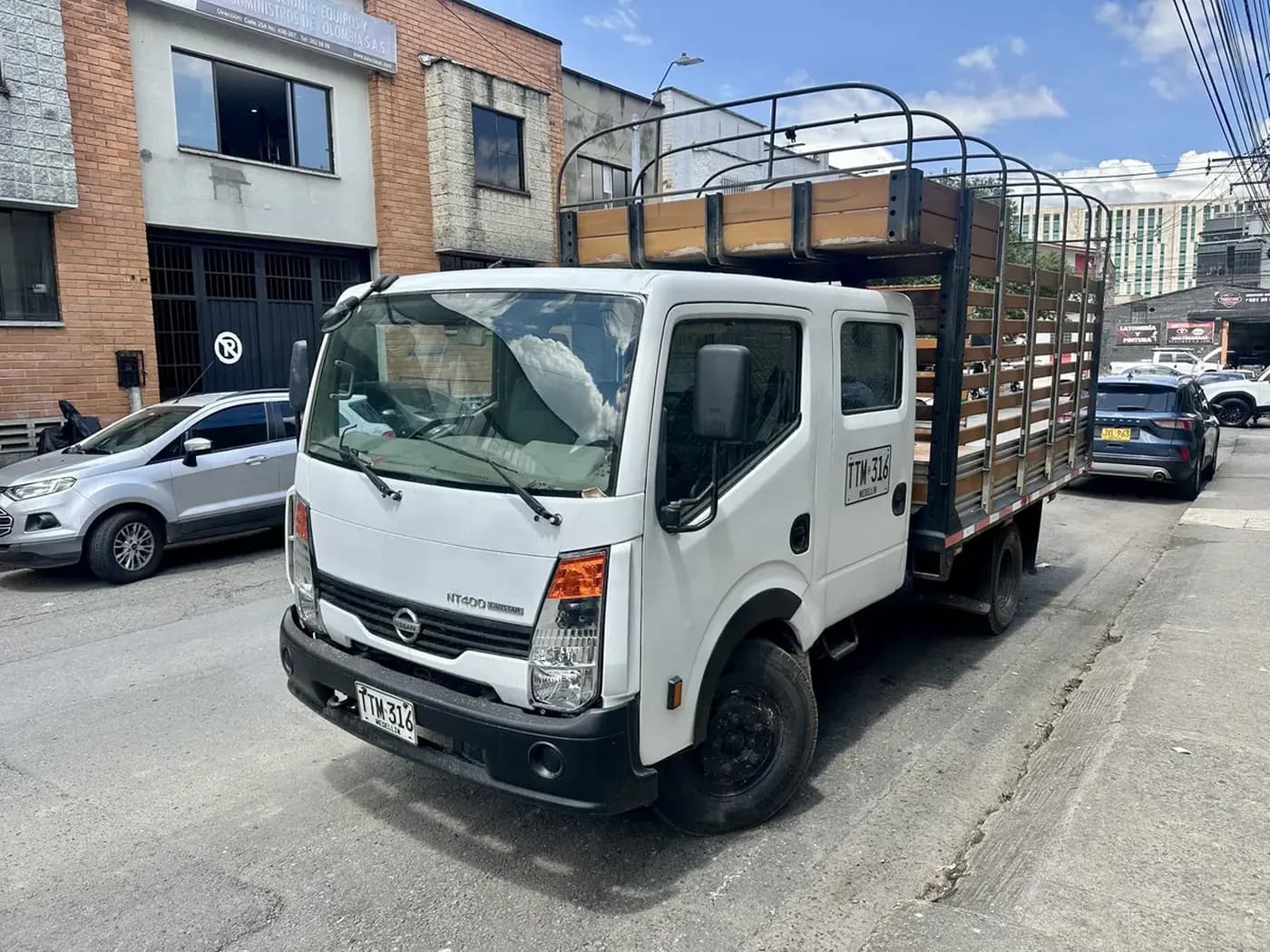 Camión de acarreos y mudanzas en Medellín